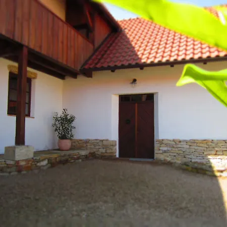 Guest house Holubnik Statecnych Zen Kralovych